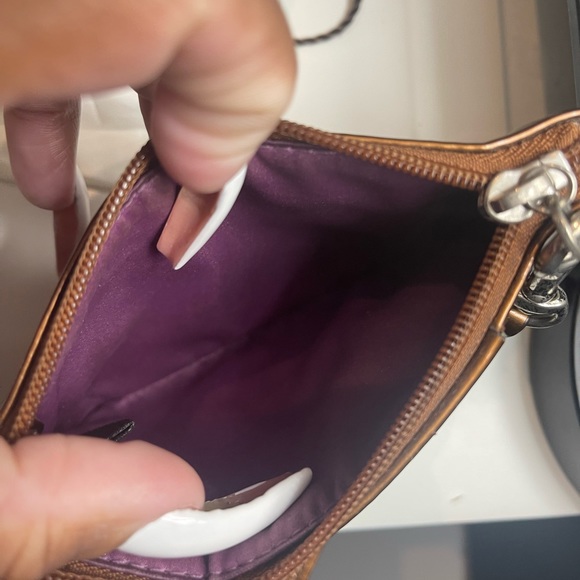 COACH SHINY BROWN WRISTLET. - Picture 6 of 8